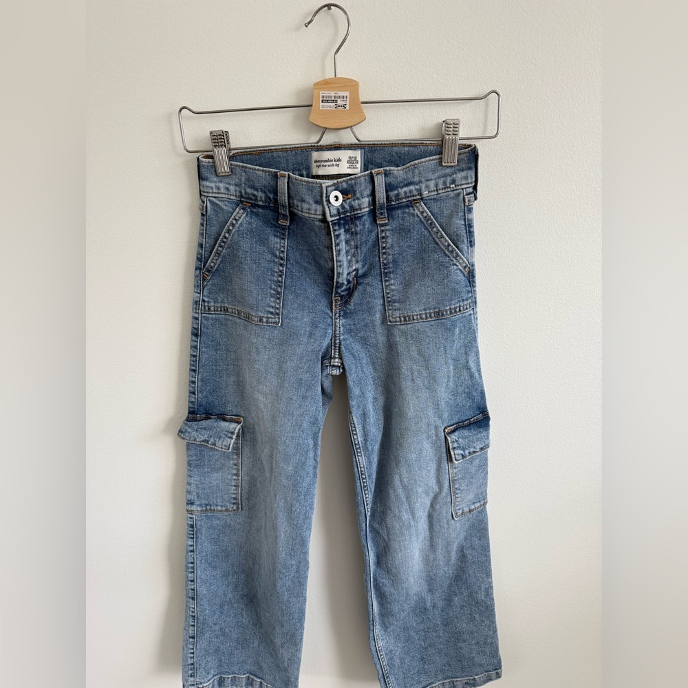 Abercrombie High Rise Wide Leg Cargo Jeans